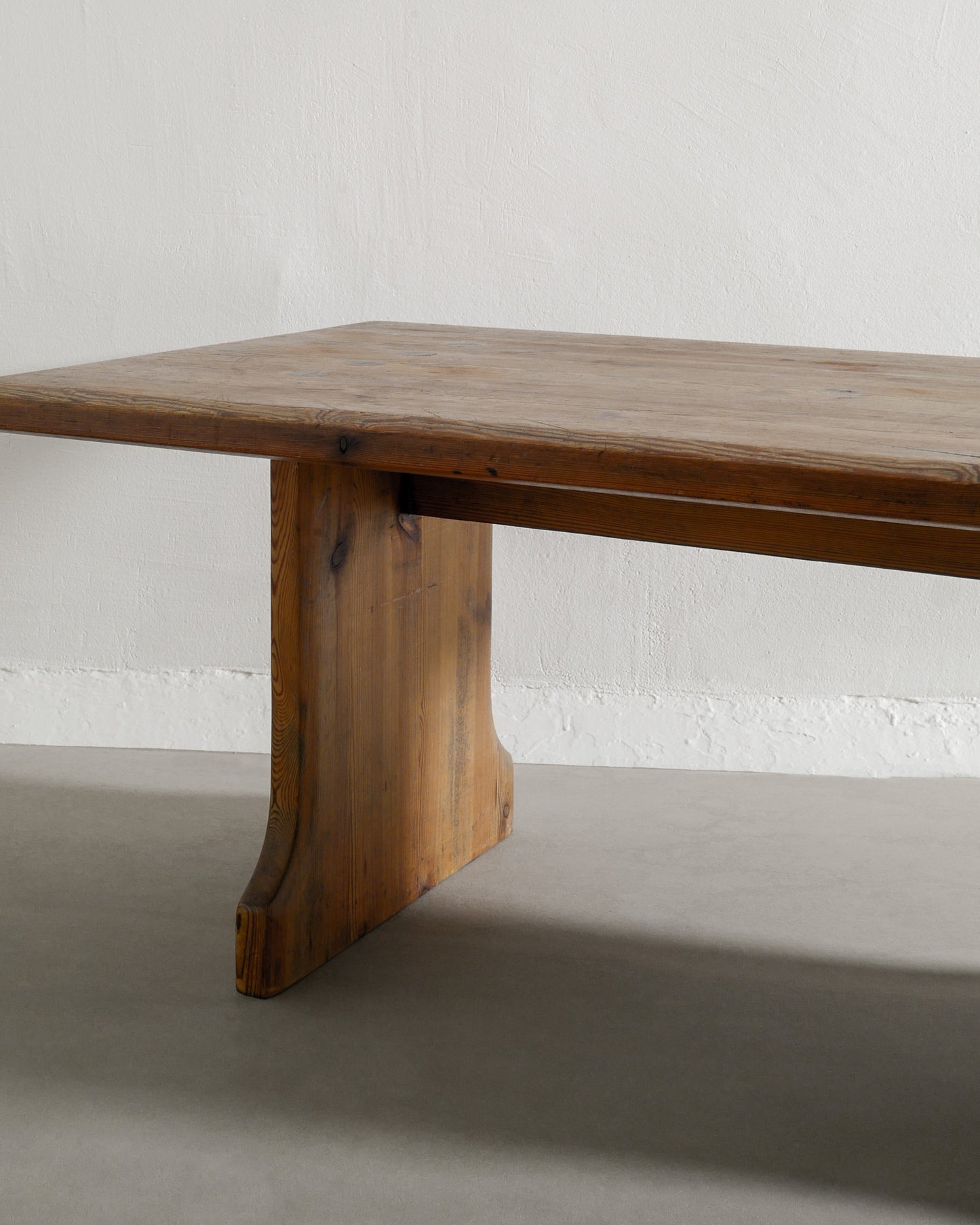 SWEDISH SOFA TABLE IN PINE, 1930s