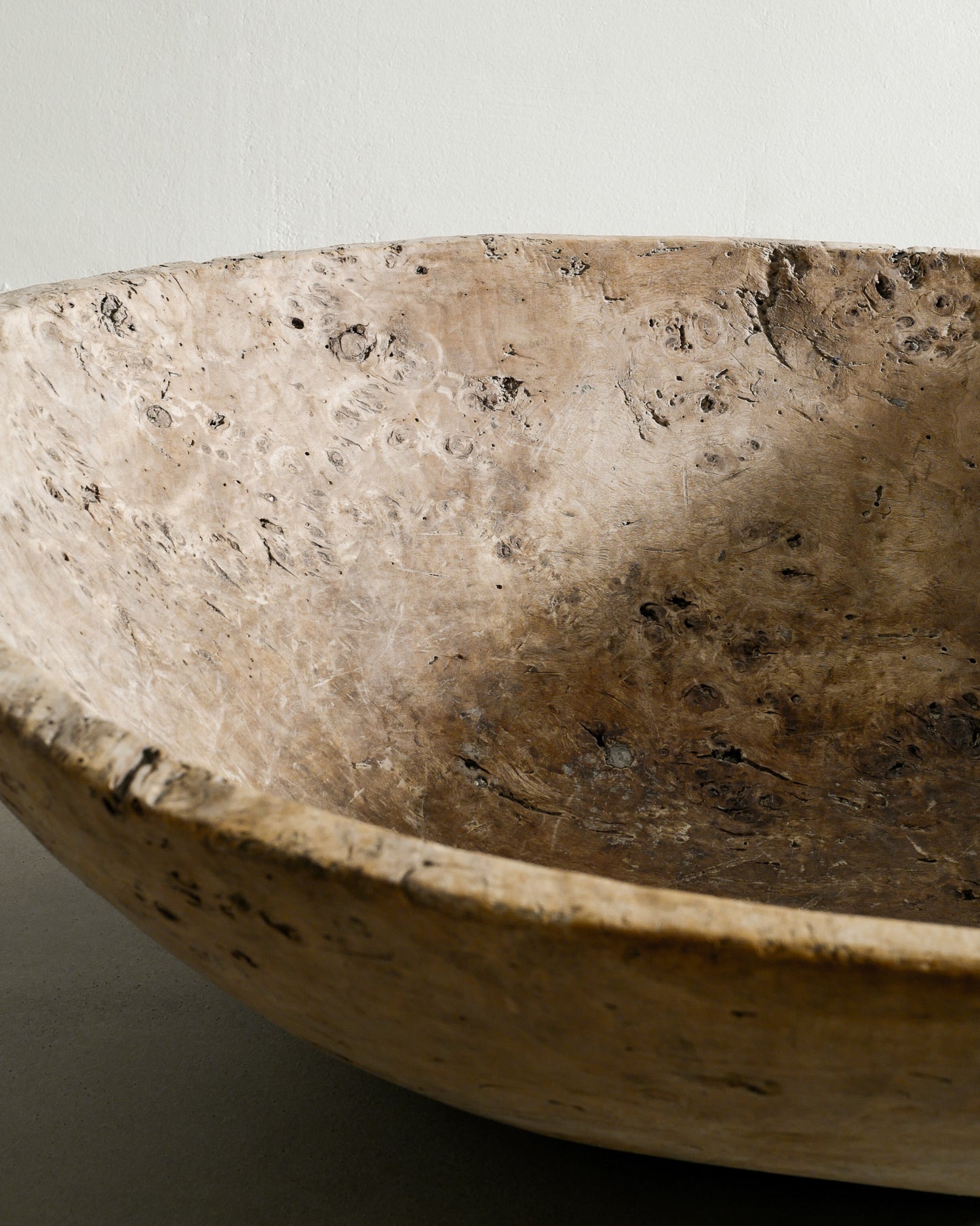 MASSIVE ROOT BOWL, EARLY 1900s