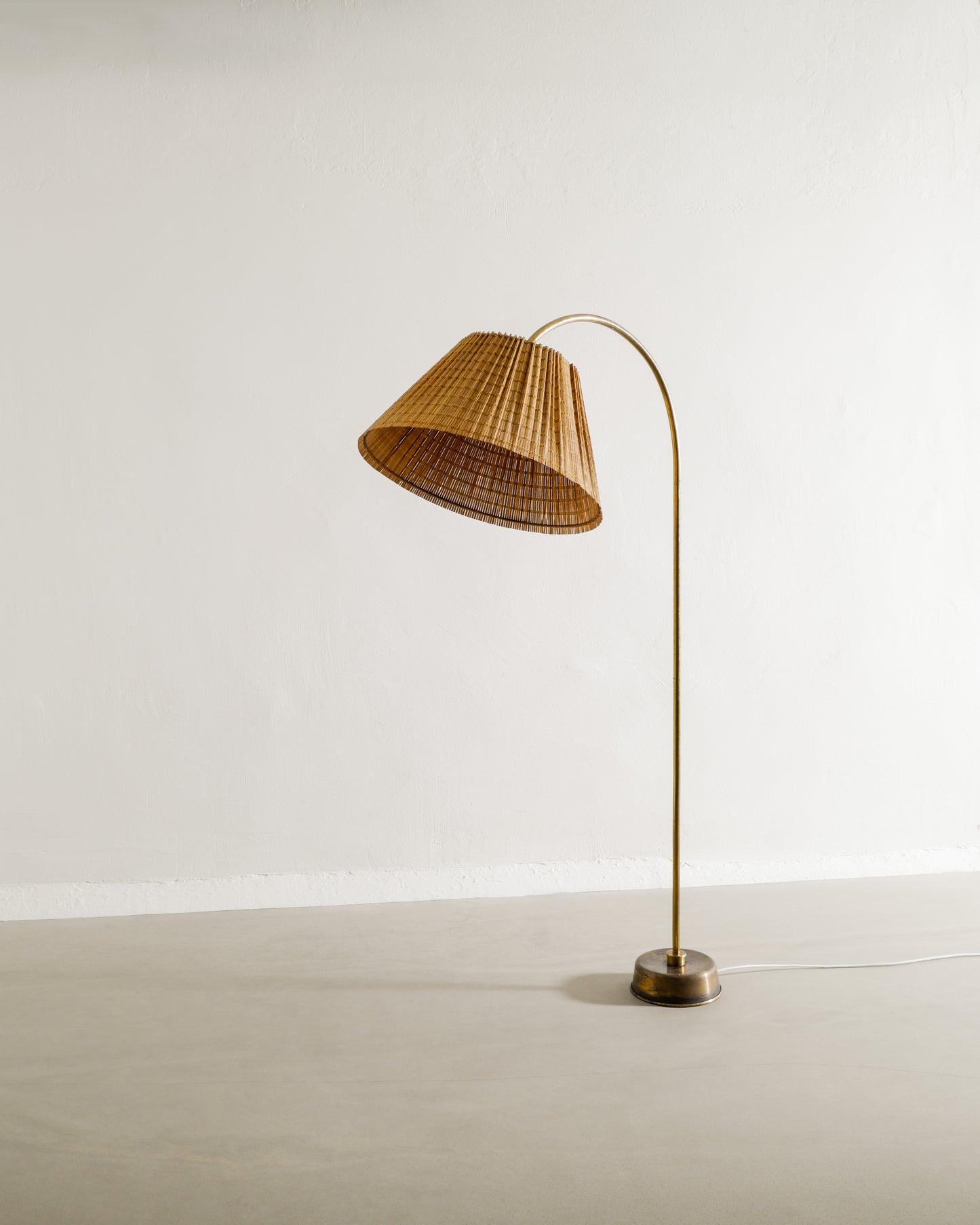 FINNISH FLOOR LAMP WITH STRAW SHADE, 1940s