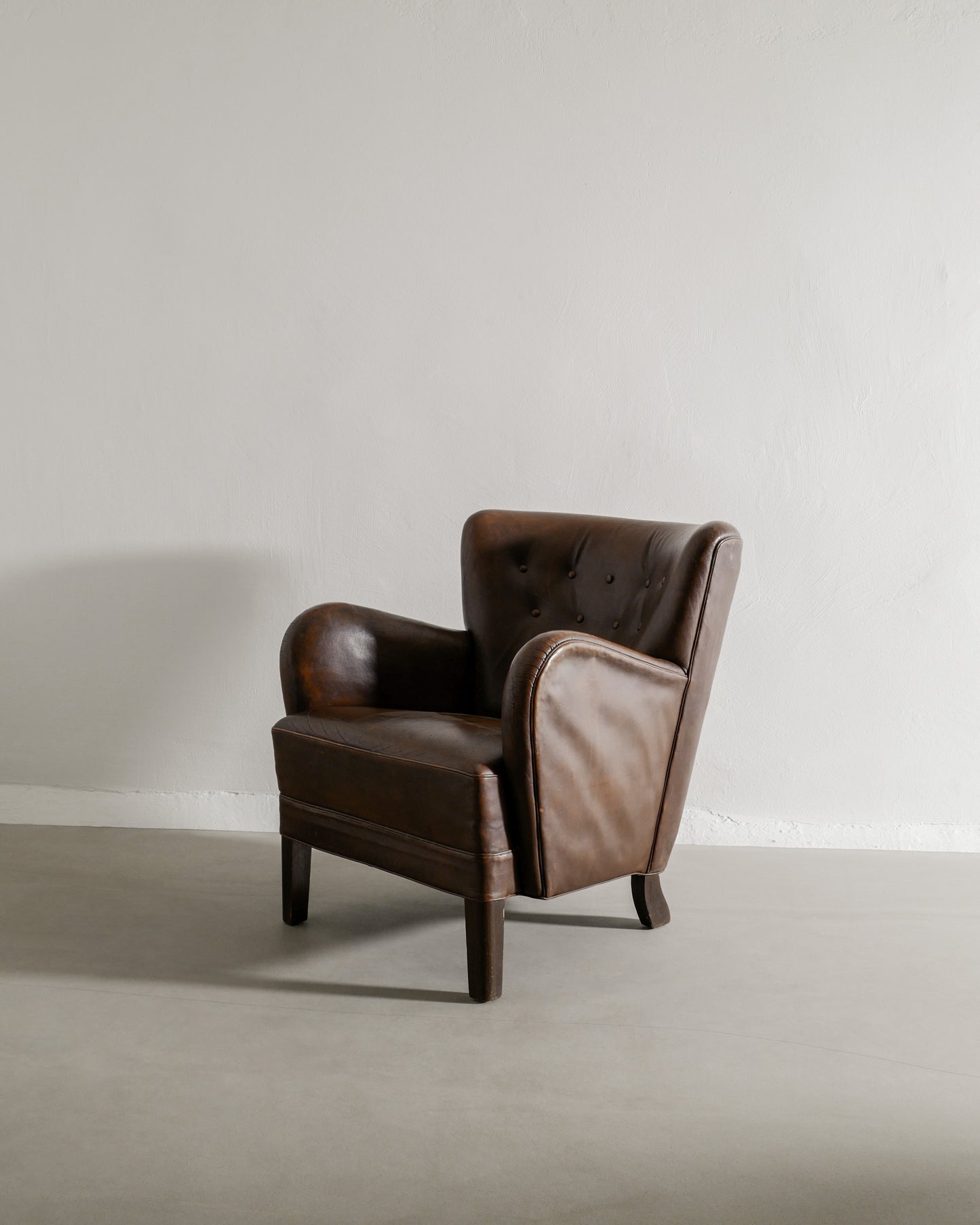 FRITZ HANSEN "1669" LEATHER ARMCHAIR, 1940s