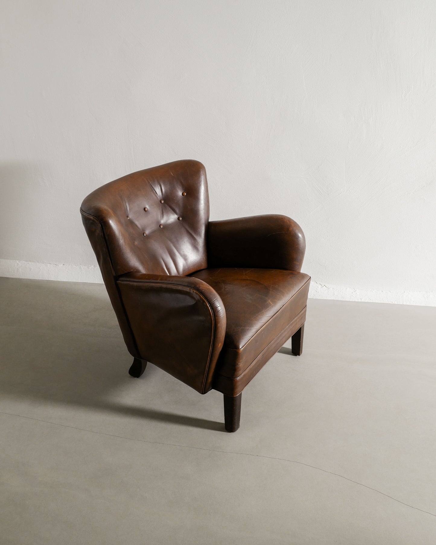 FRITZ HANSEN "1669" LEATHER ARMCHAIR, 1940s