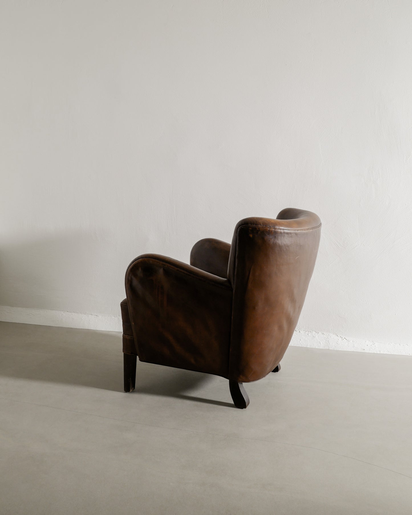 FRITZ HANSEN "1669" LEATHER ARMCHAIR, 1940s