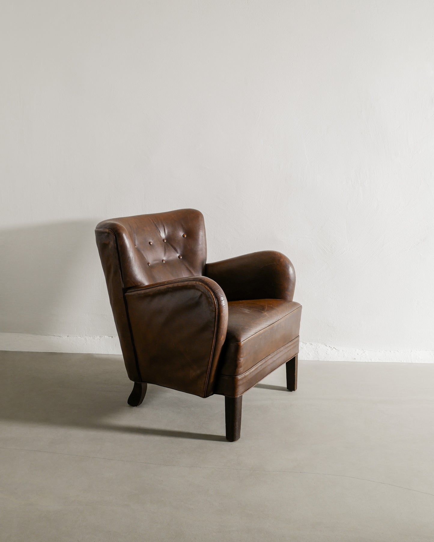FRITZ HANSEN "1669" LEATHER ARMCHAIR, 1940s