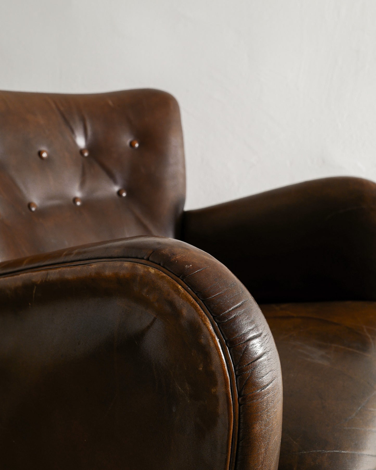 FRITZ HANSEN "1669" LEATHER ARMCHAIR, 1940s