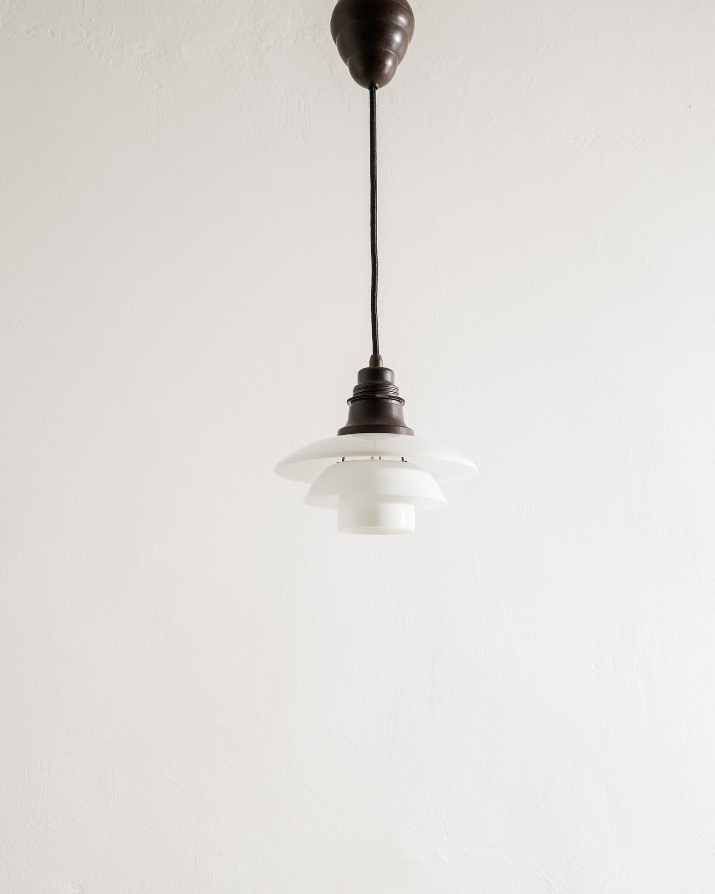 POUL HENNINGSEN WHITE "PH 2/2" LAMP, 1930s