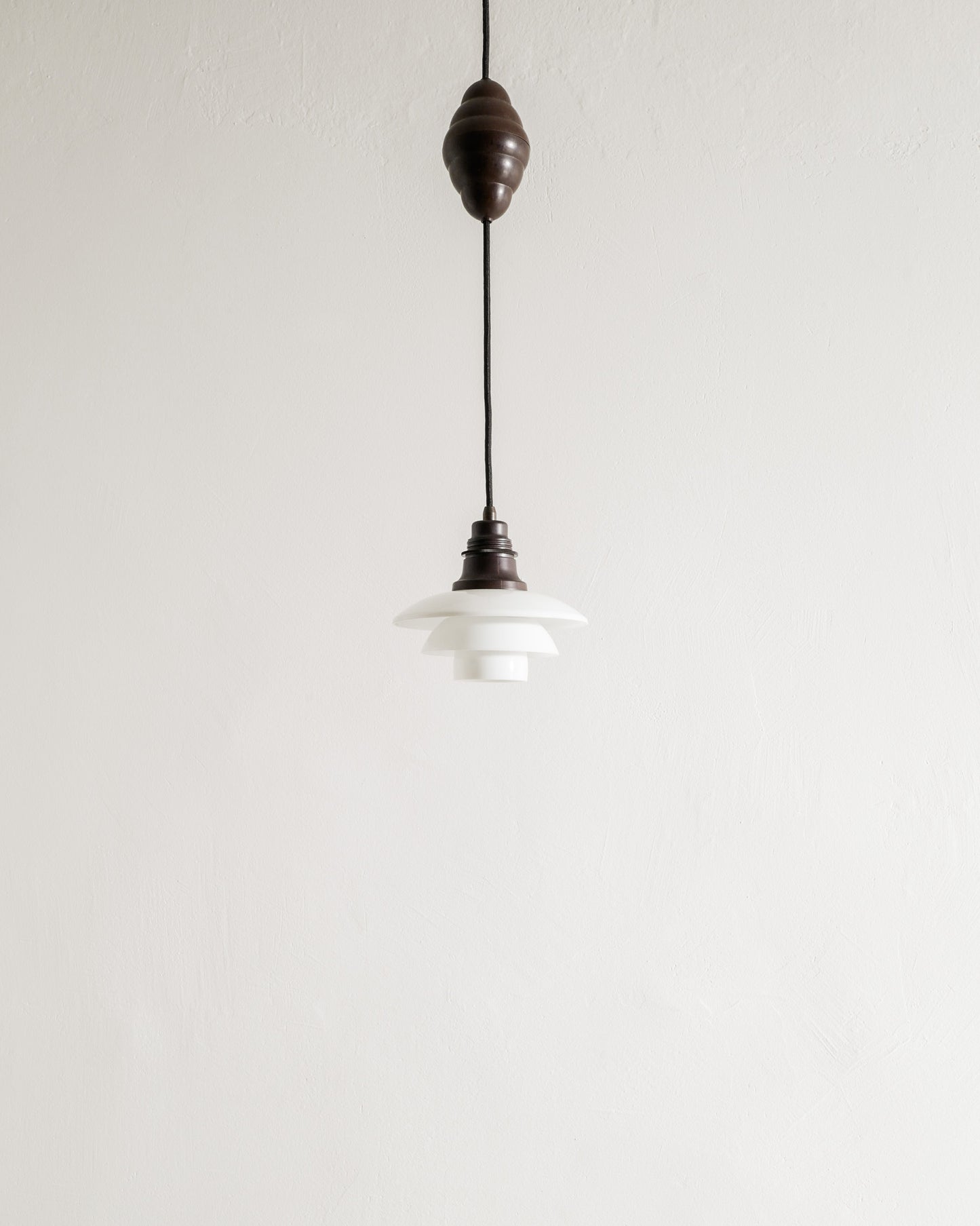 POUL HENNINGSEN WHITE "PH 2/2" LAMP, 1930s