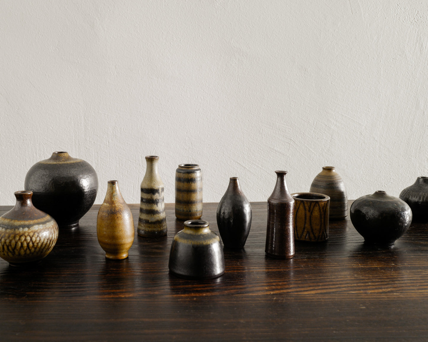 SET OF 12 WALLAKRA CERAMICS, 1940s