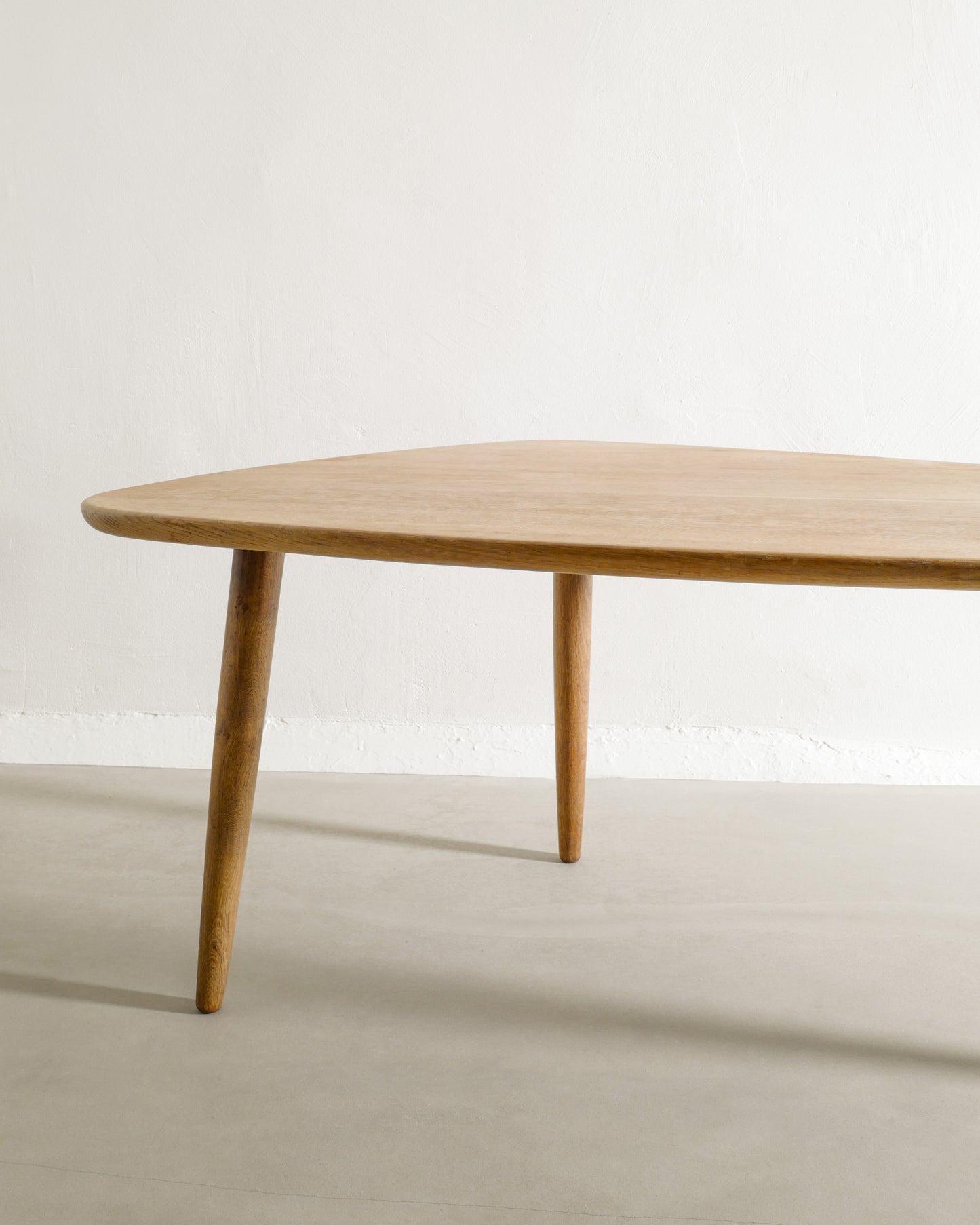 DANISH OVAL COFFEE TABLE IN OAK, 1950s