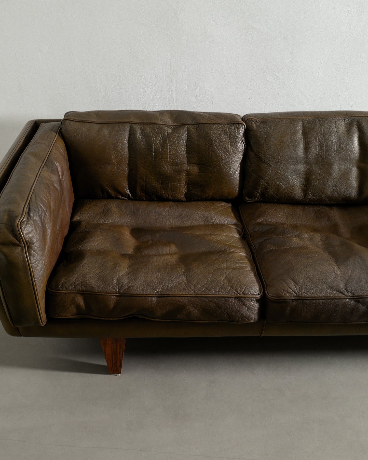 ILLUM WIKKELSØ "V11" SOFA, 1960s