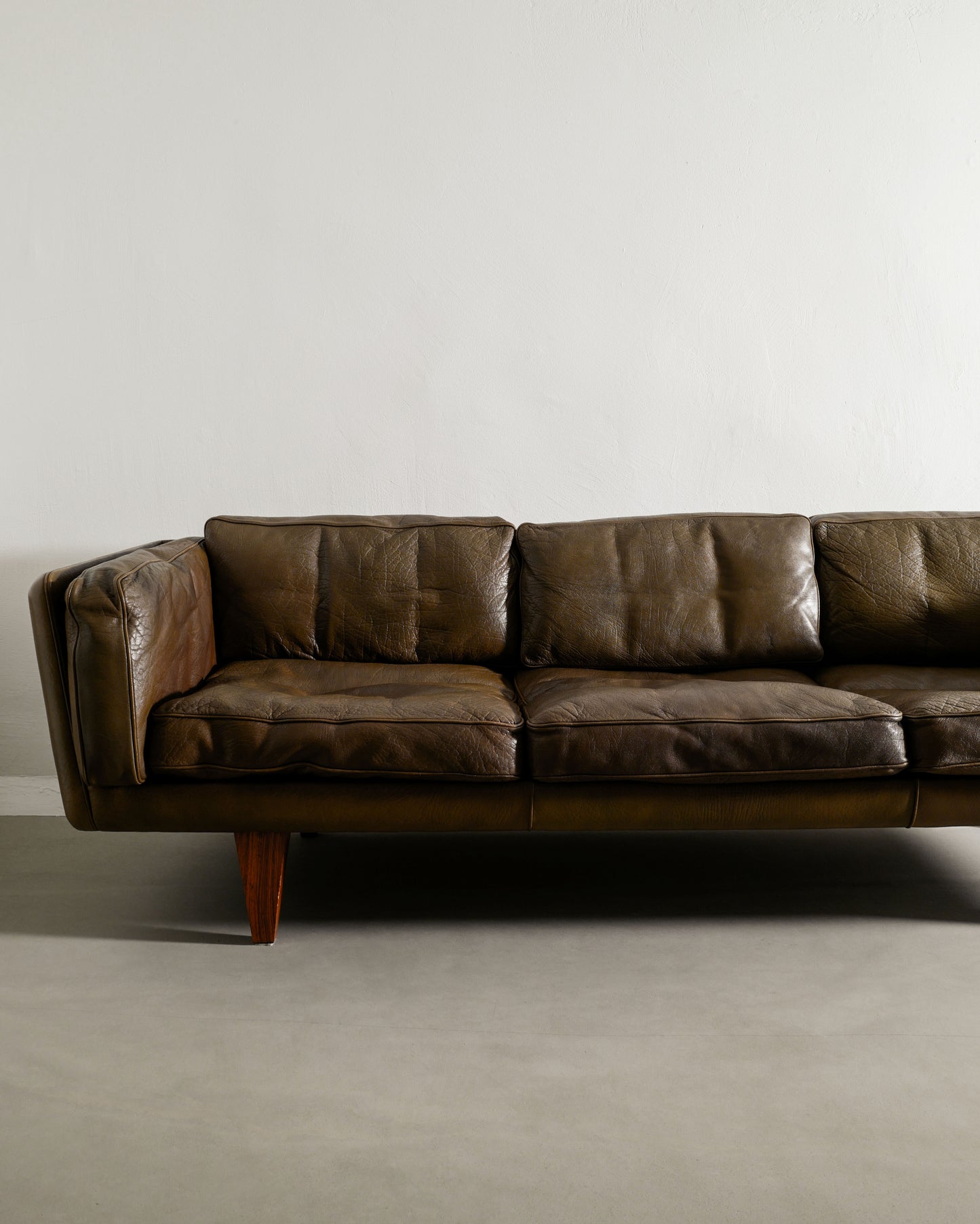 ILLUM WIKKELSØ "V11" SOFA, 1960s