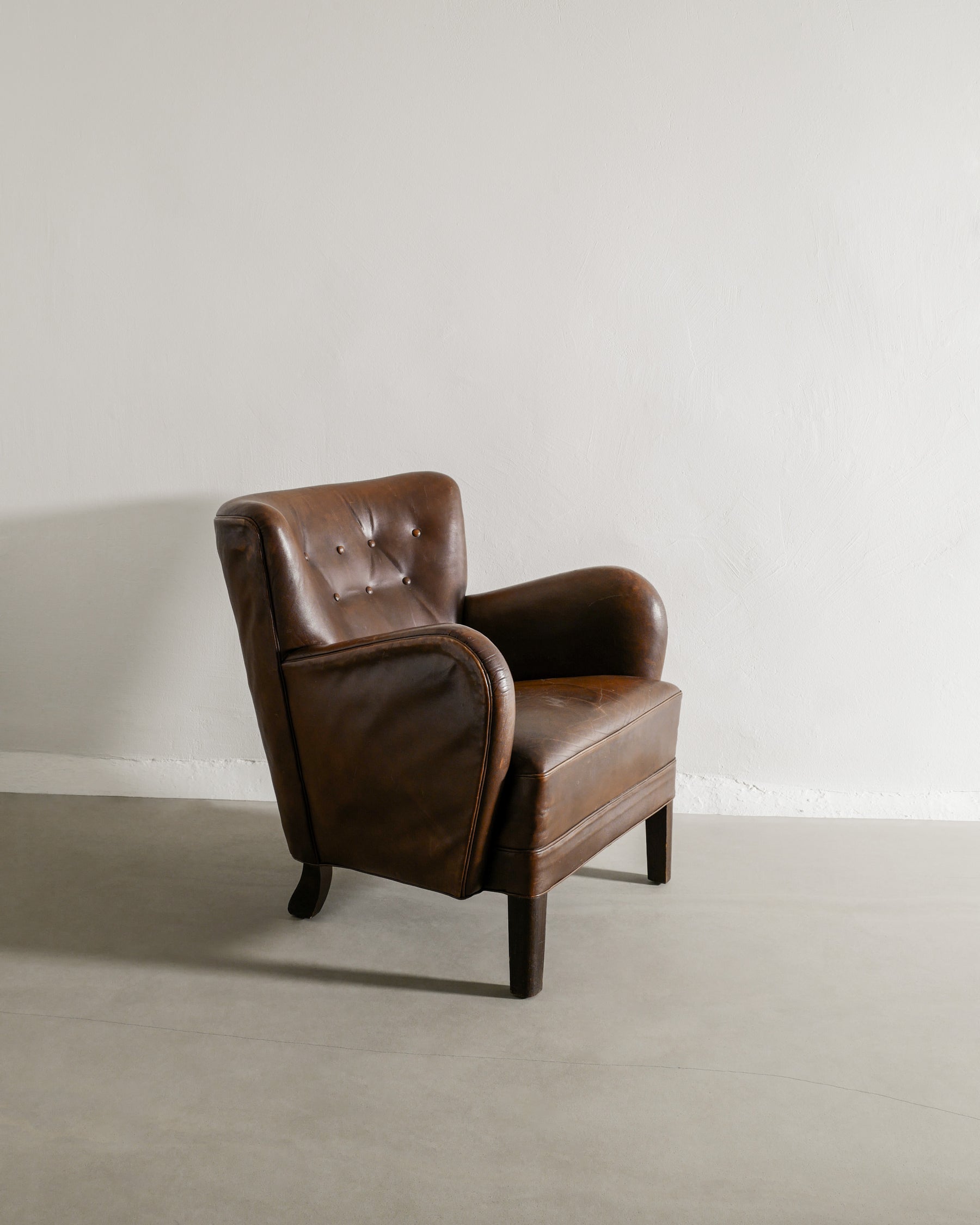 FRITZ HANSEN "1669" LEATHER ARMCHAIR, 1940s