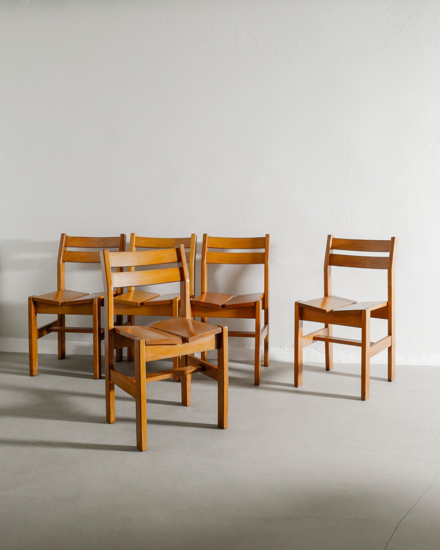 FRENCH DINING CHAIRS IN ELM, 1960s