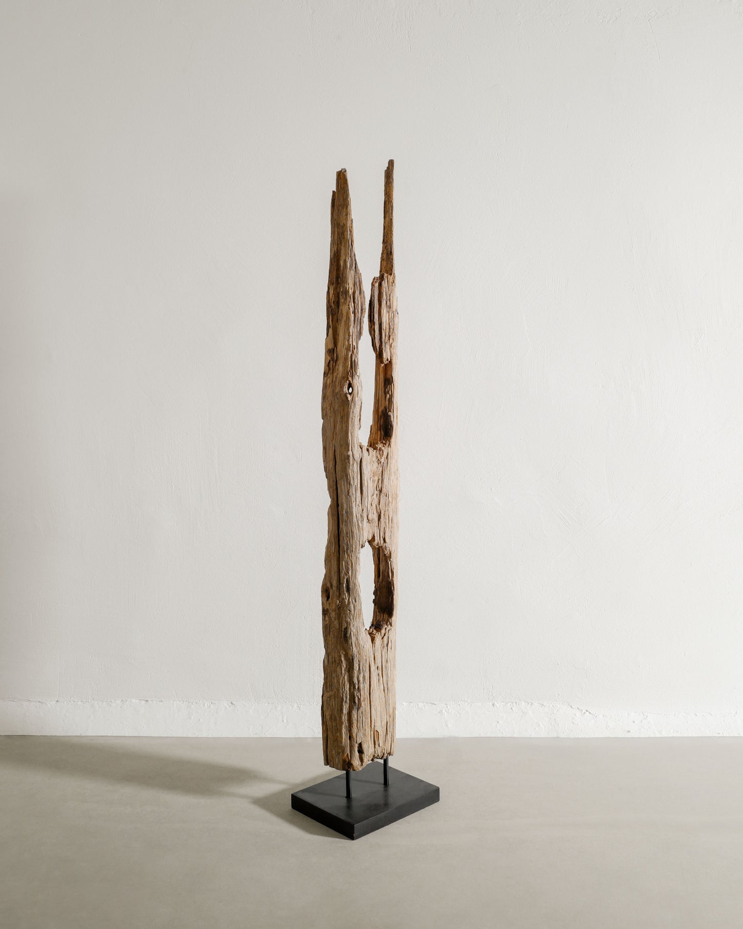 WOODEN FLOOR SCULPTURE