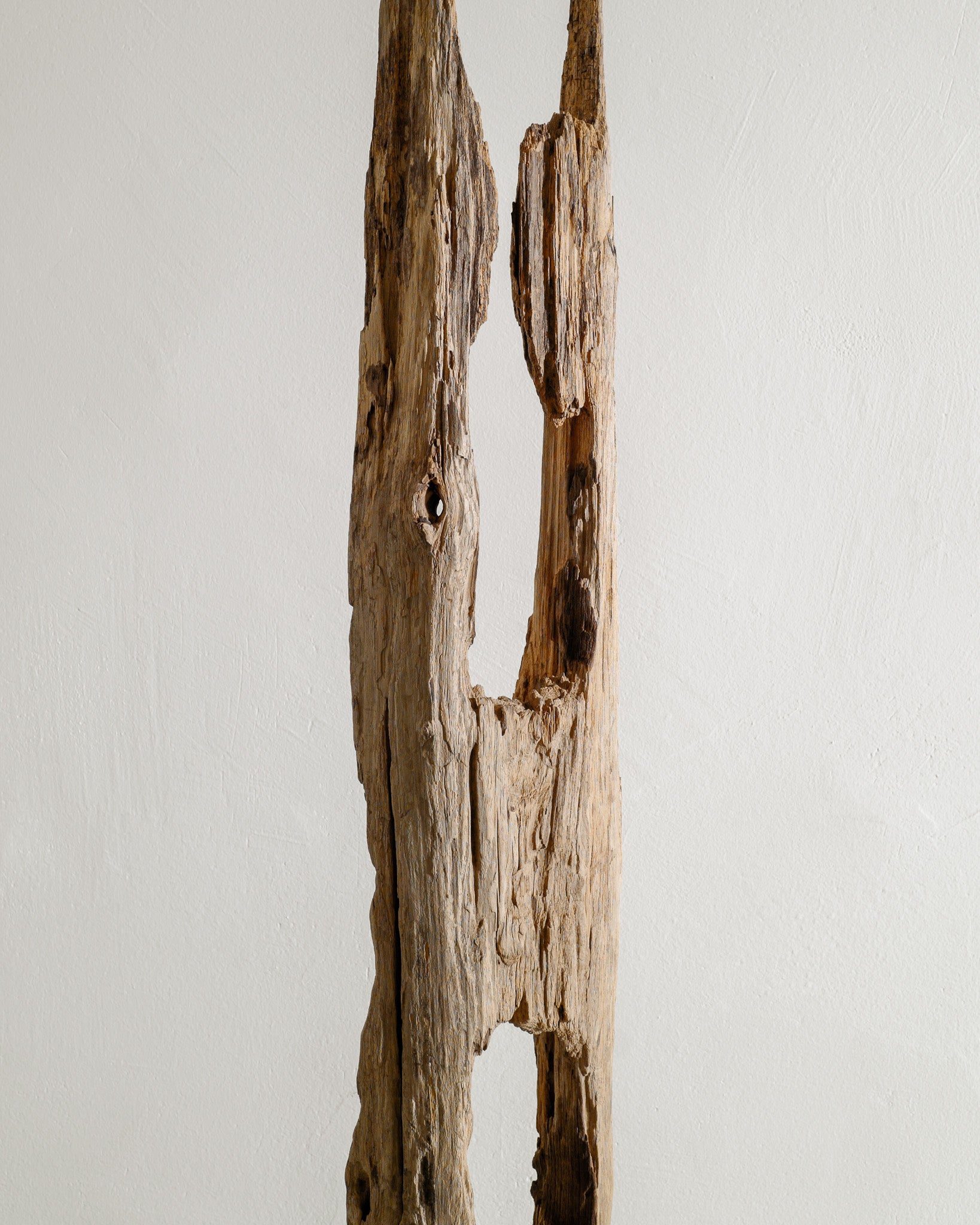 WOODEN FLOOR SCULPTURE