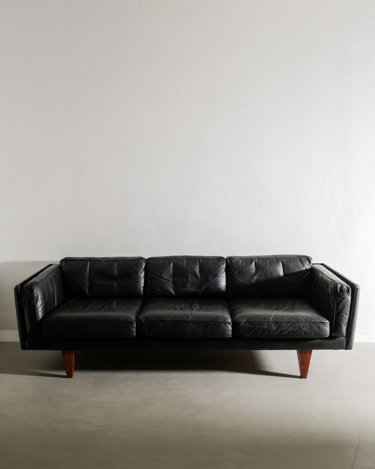 BLACK ILLUM WIKKELSØ "V11" SOFA, 1960s