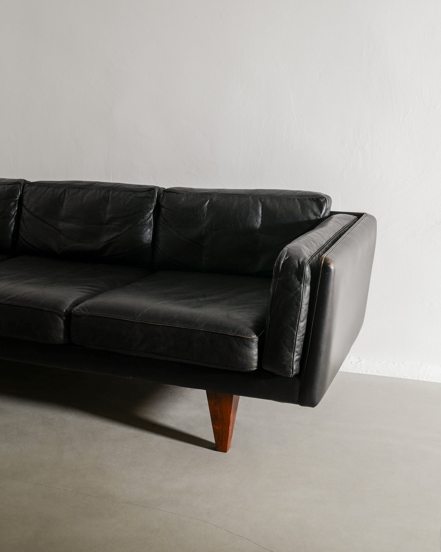 BLACK ILLUM WIKKELSØ "V11" SOFA, 1960s