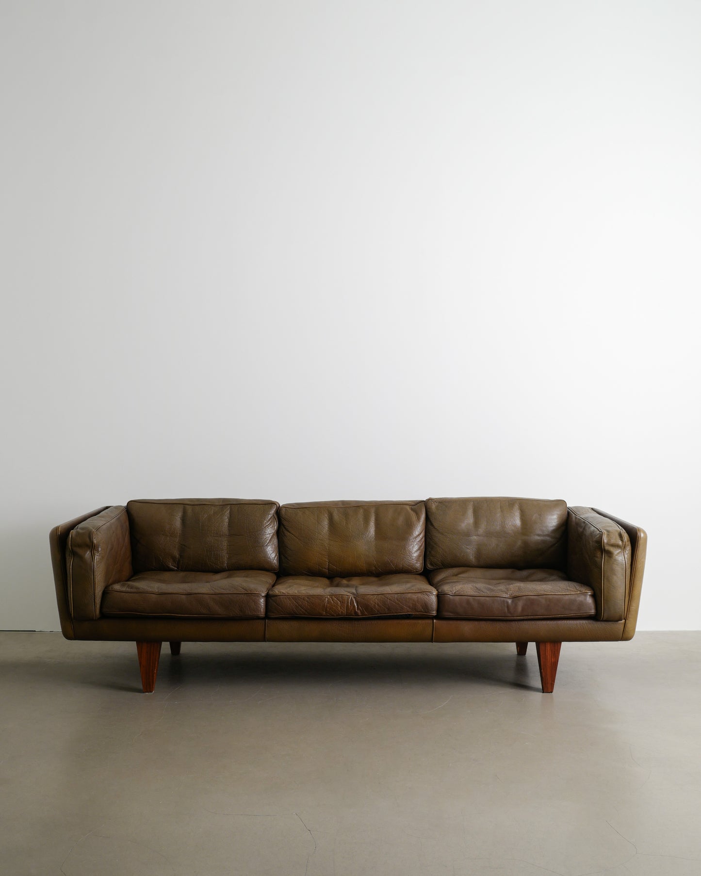 ILLUM WIKKELSØ "V11" OLIVE BROWN SOFA, 1960s