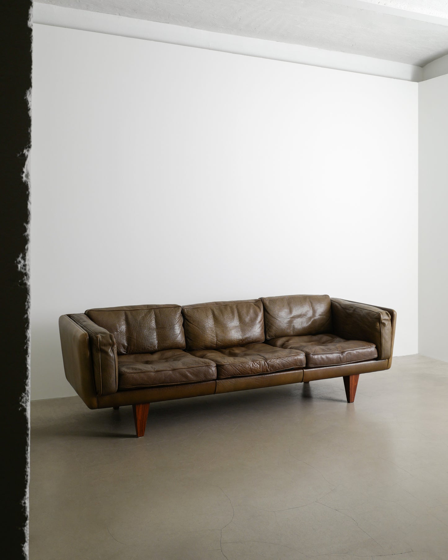 ILLUM WIKKELSØ "V11" OLIVE BROWN SOFA, 1960s