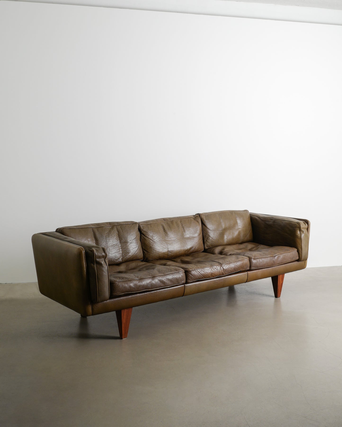 ILLUM WIKKELSØ "V11" OLIVE BROWN SOFA, 1960s