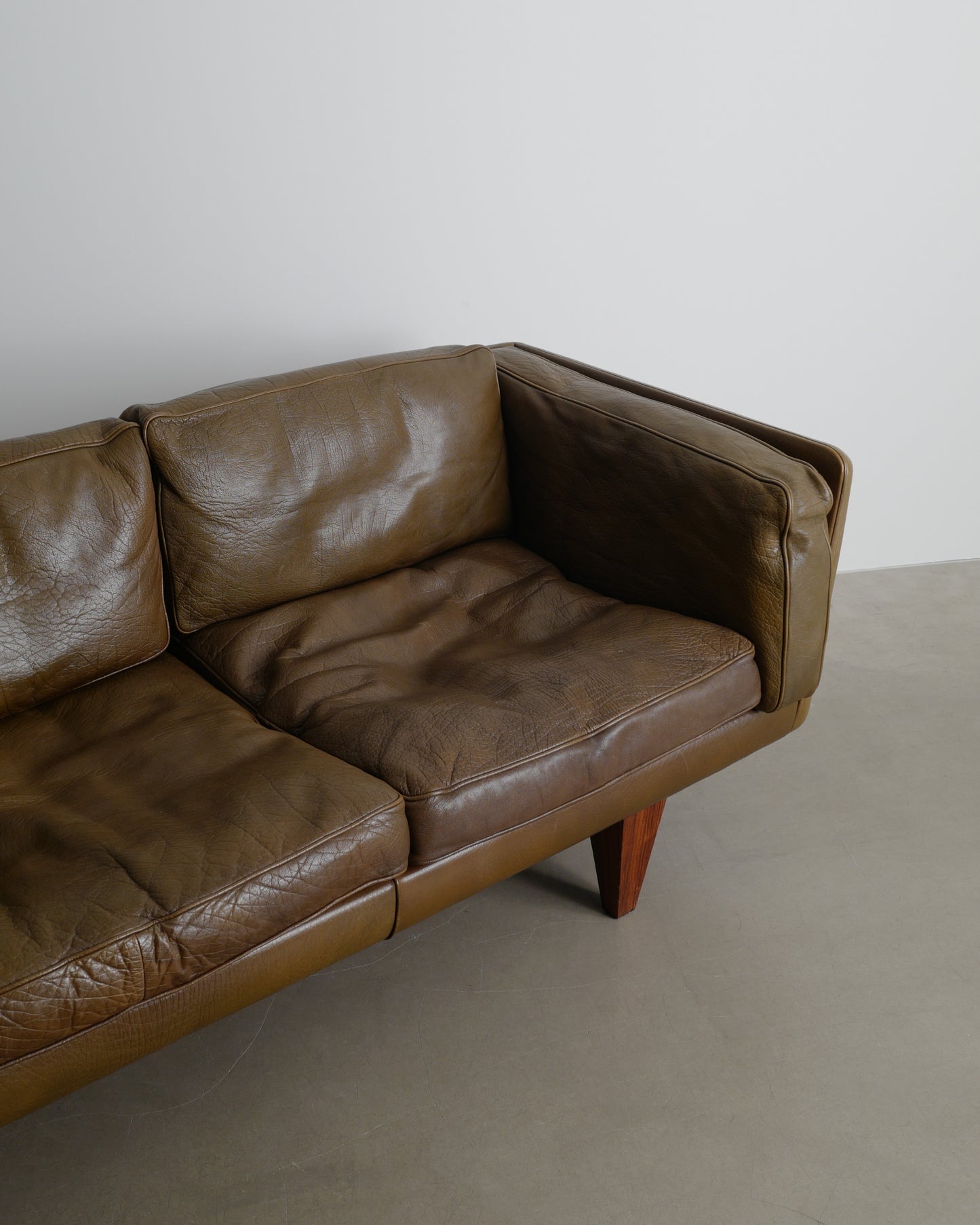 ILLUM WIKKELSØ "V11" OLIVE BROWN SOFA, 1960s