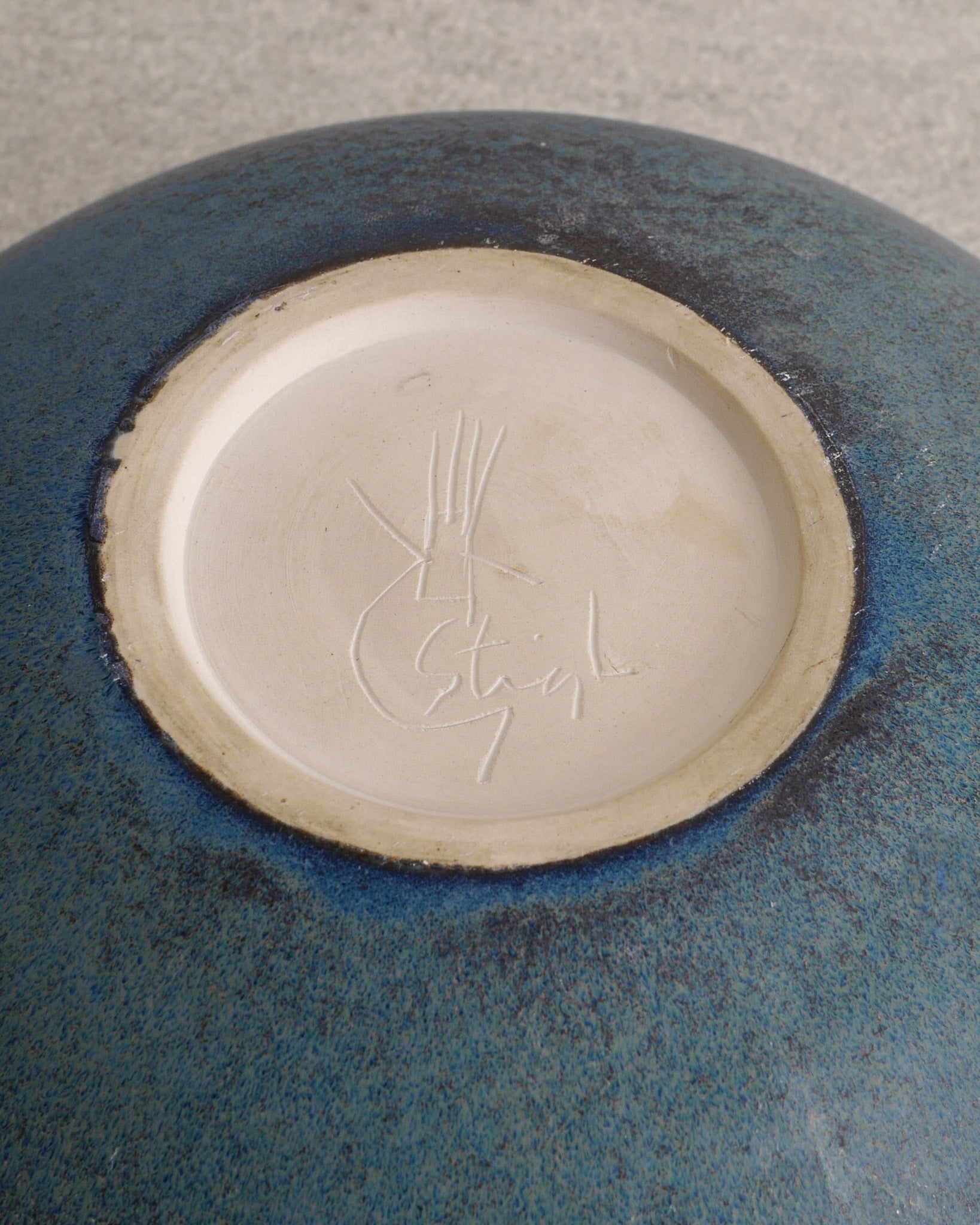 STIG LINDBERG LARGE CERAMIC BOWL, 1960s