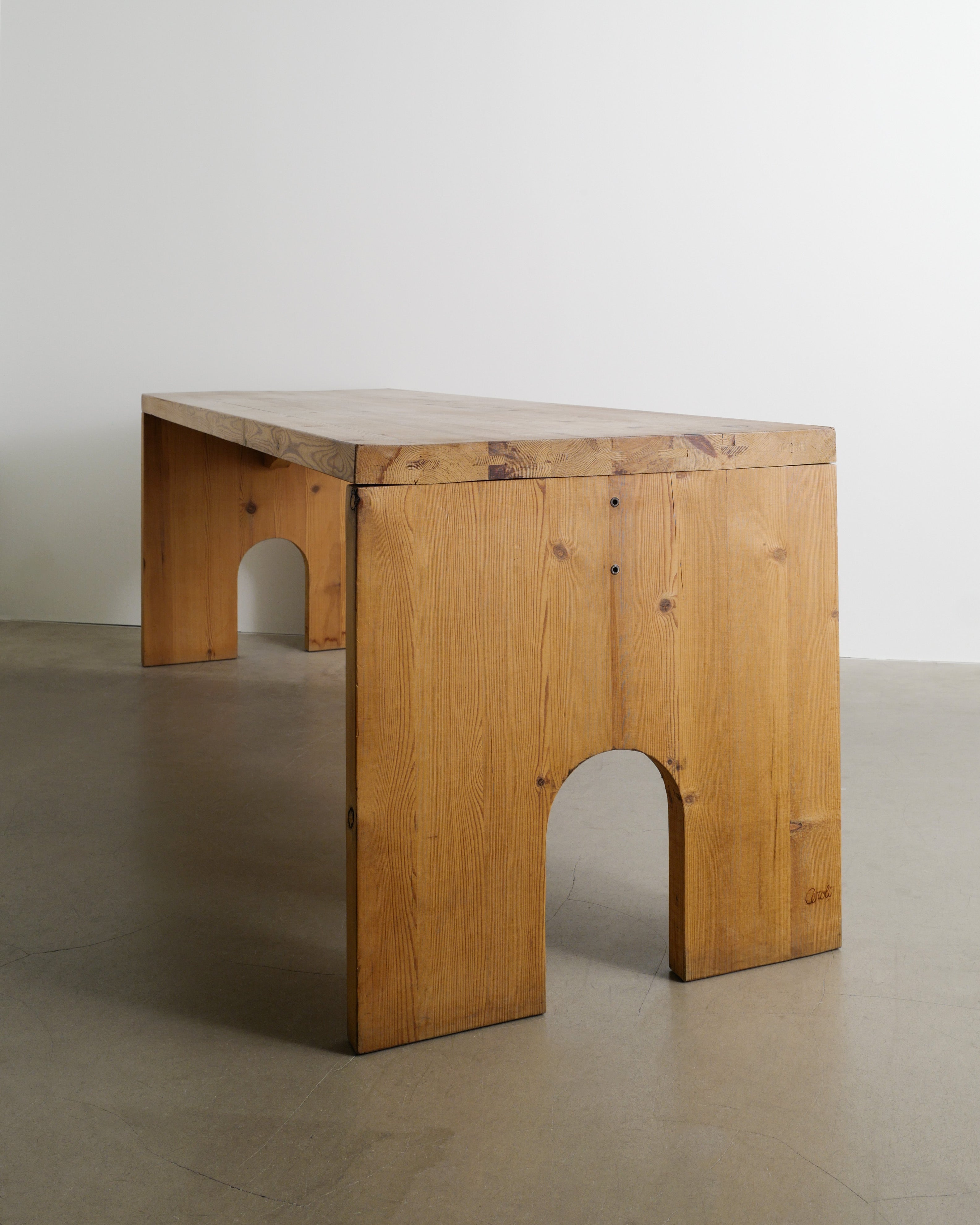 MARIO CEROLI DINING TABLE IN PINE, 1970s