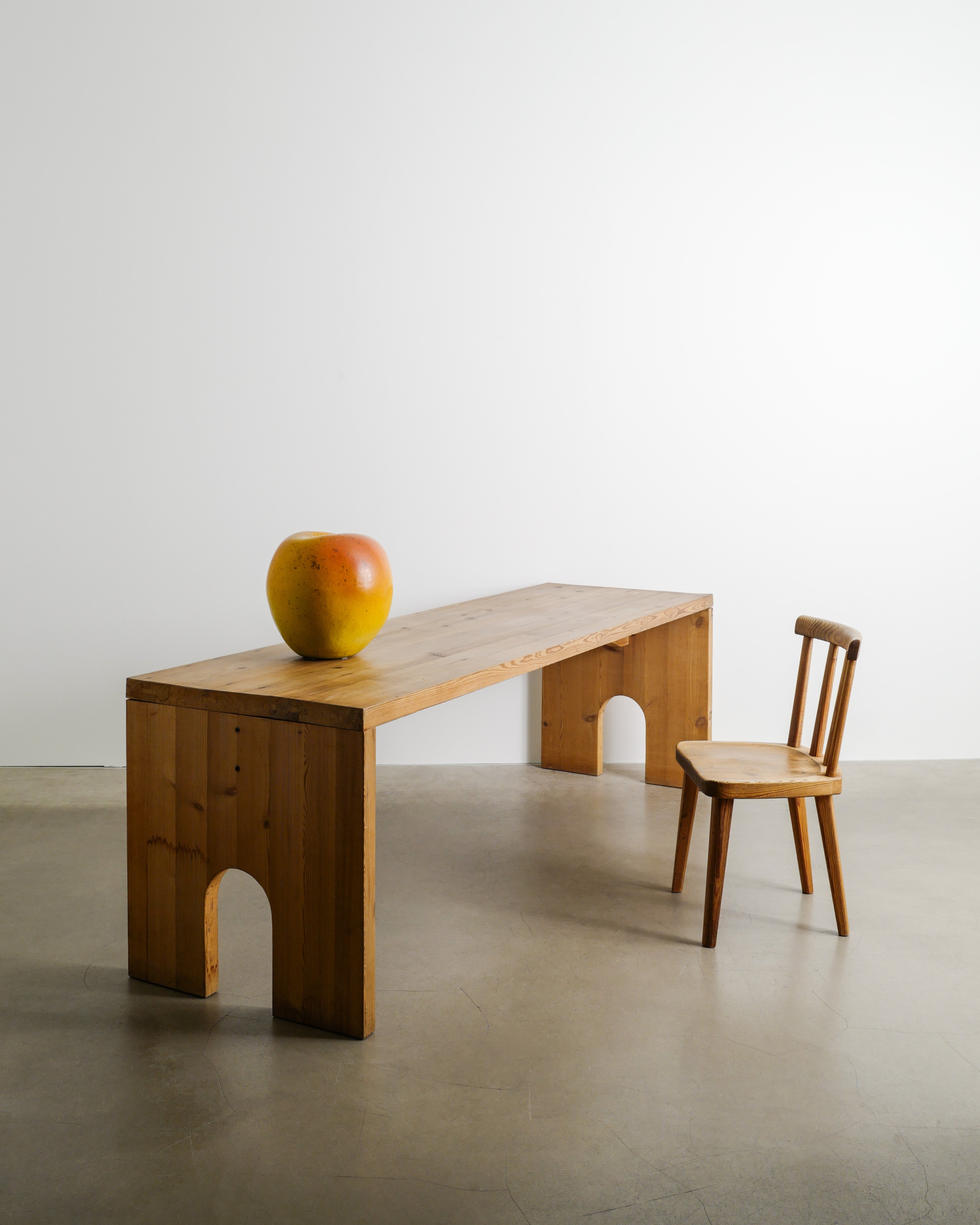 MARIO CEROLI DINING TABLE IN PINE, 1970s