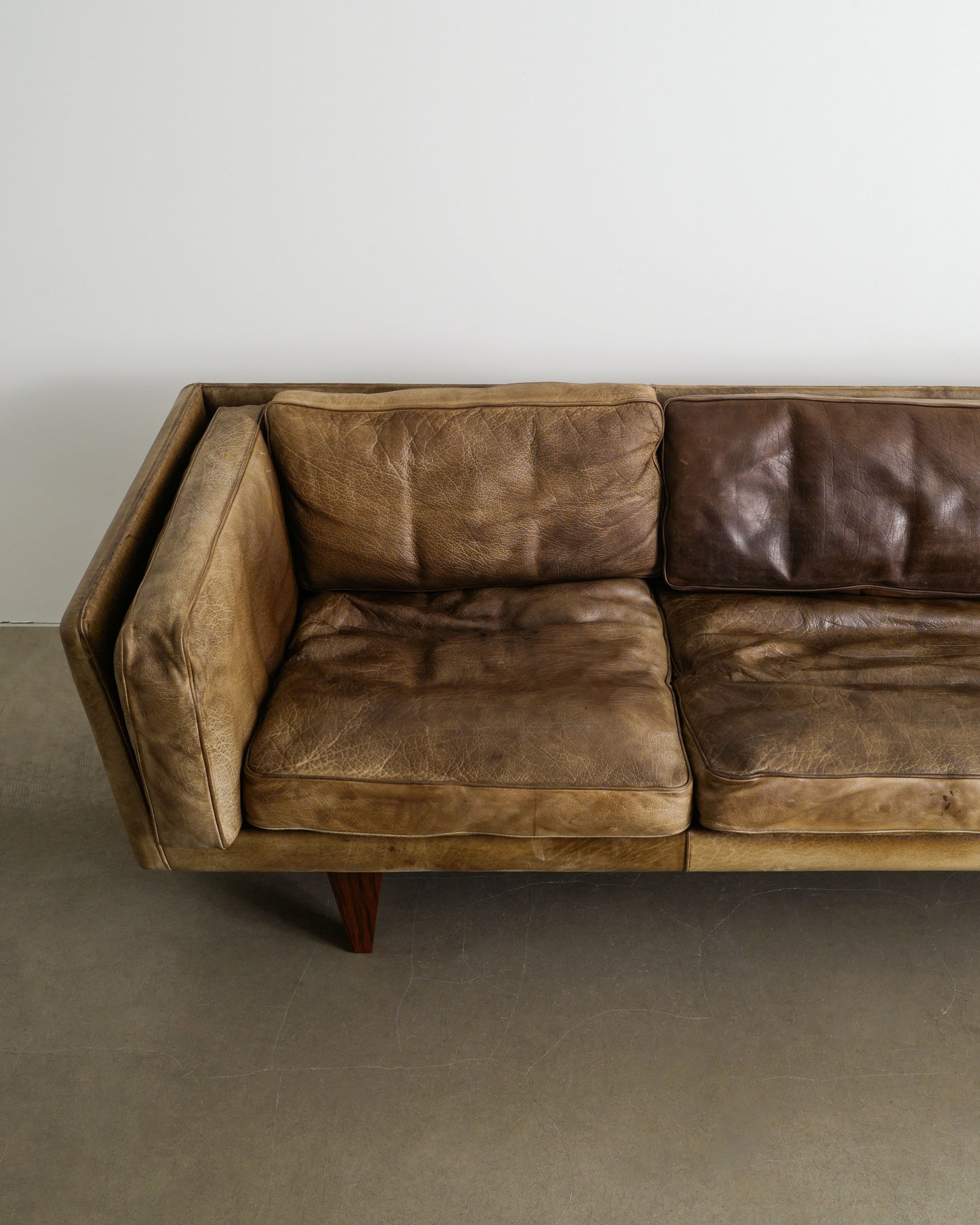 ILLUM WIKKELSØ "V11" BROWN SOFA, 1960s