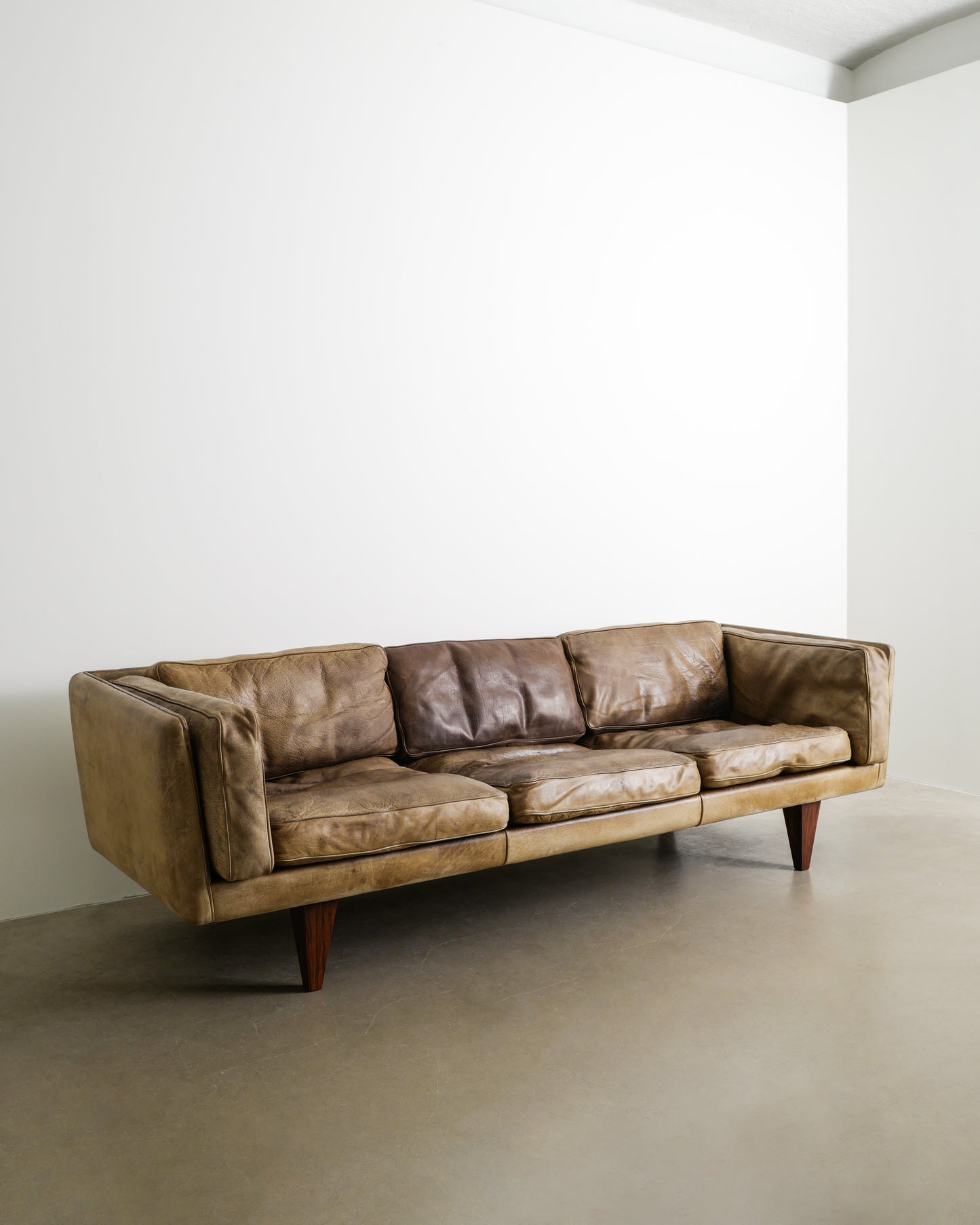 ILLUM WIKKELSØ "V11" BROWN SOFA, 1960s