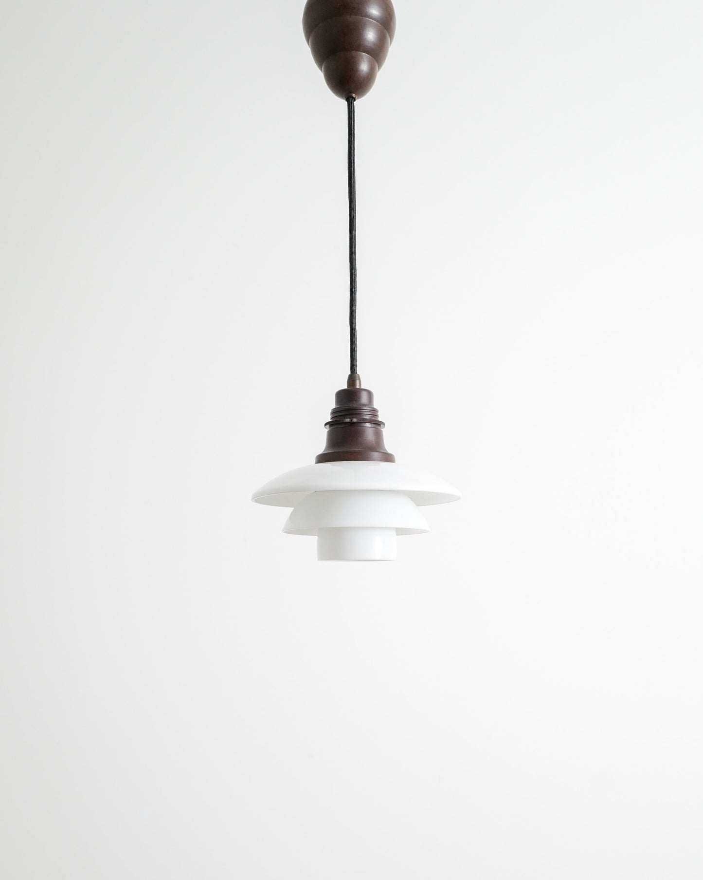 POUL HENNINGSEN WHITE "PH 2/2" LAMP, 1930s