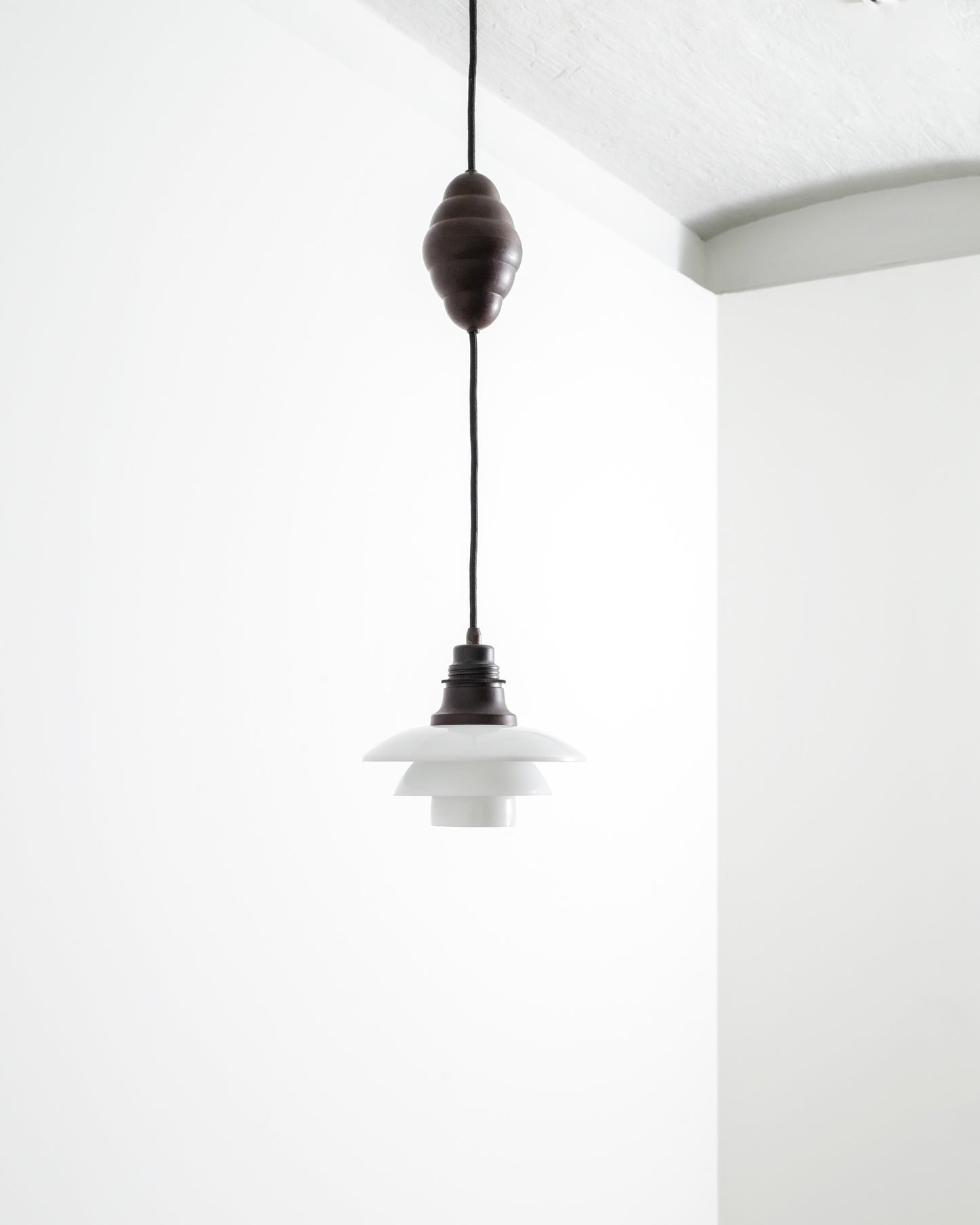 POUL HENNINGSEN WHITE "PH 2/2" LAMP, 1930s