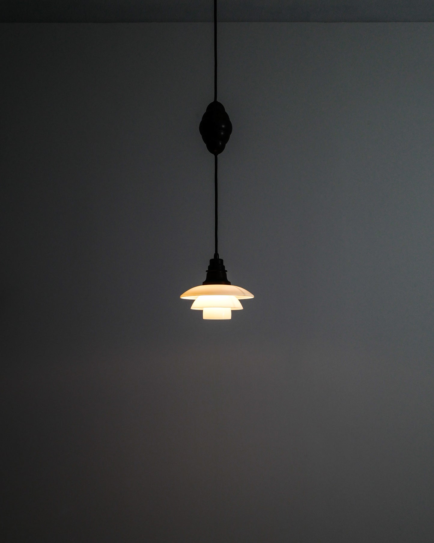 POUL HENNINGSEN WHITE "PH 2/2" LAMP, 1930s