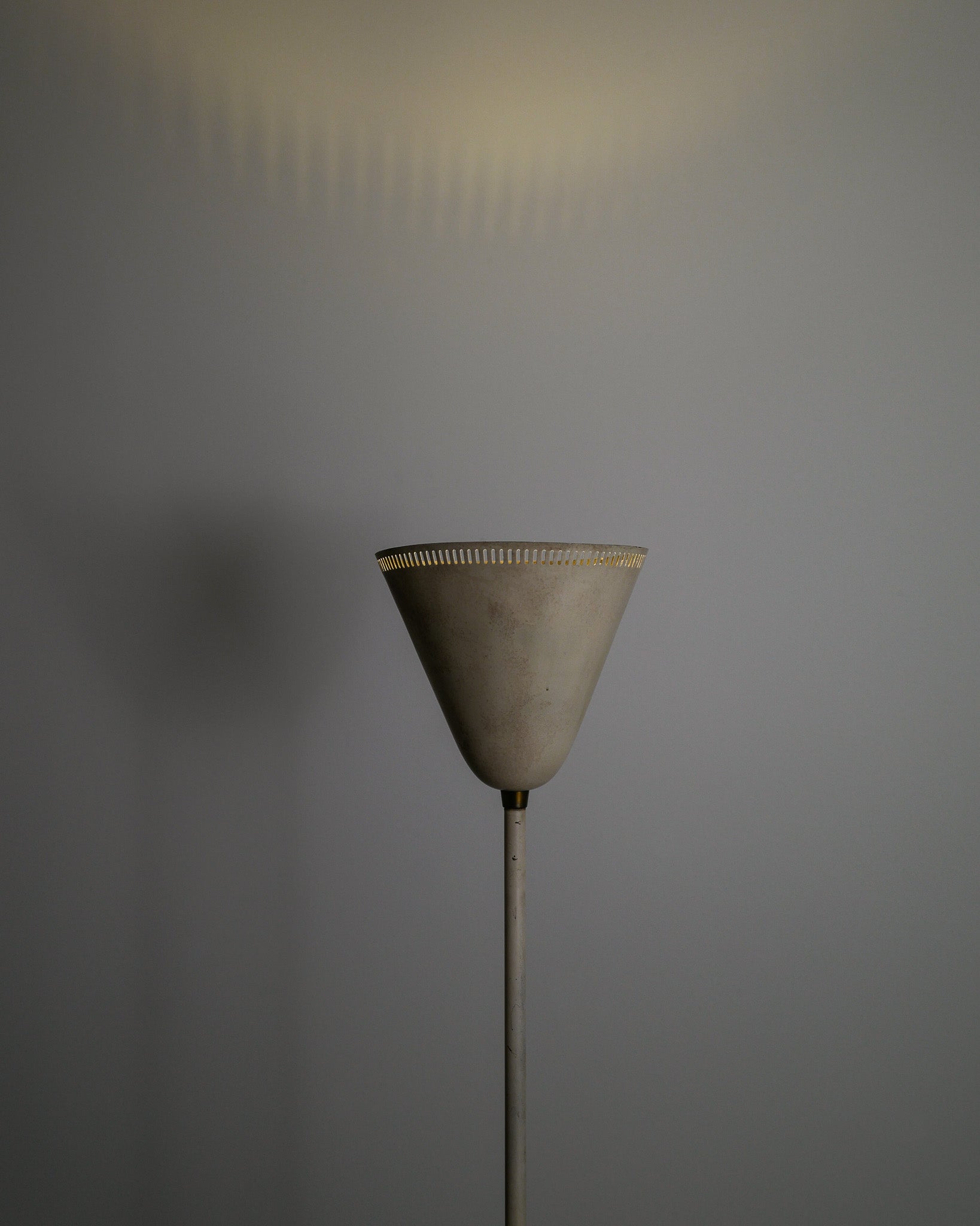 SWEDISH MODERN WHITE FLOOR LAMP, 1940s