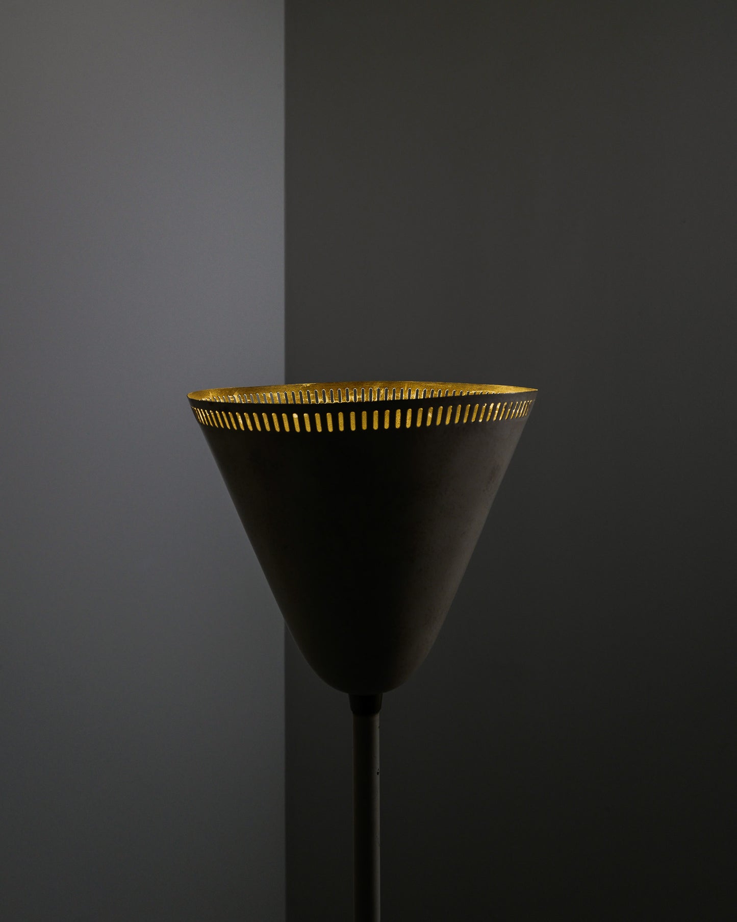 SWEDISH MODERN WHITE FLOOR LAMP, 1940s