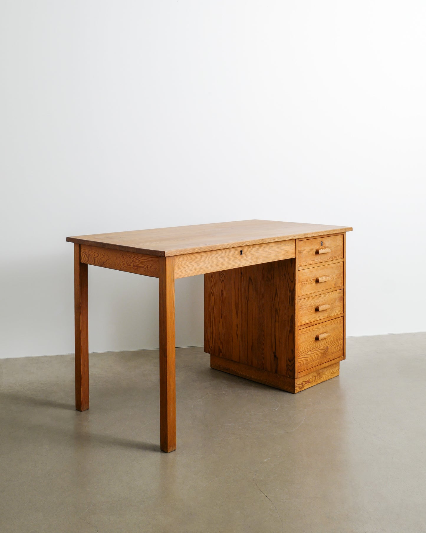 AXEL EINAR HJORTH "VÄRMDÖ" DESK, 1930s