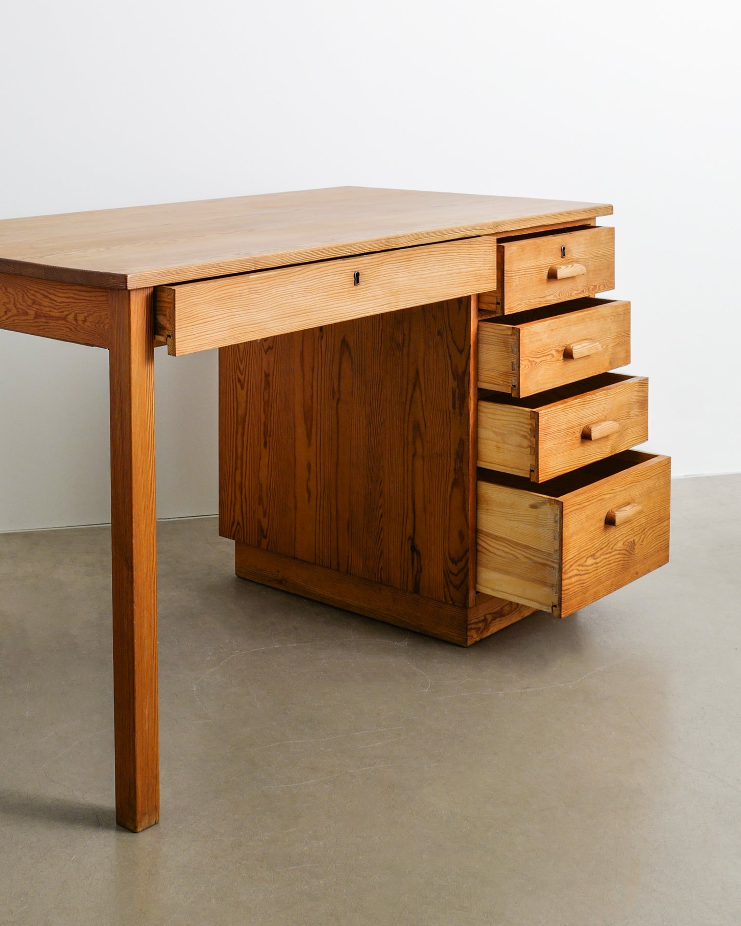 AXEL EINAR HJORTH "VÄRMDÖ" DESK, 1930s