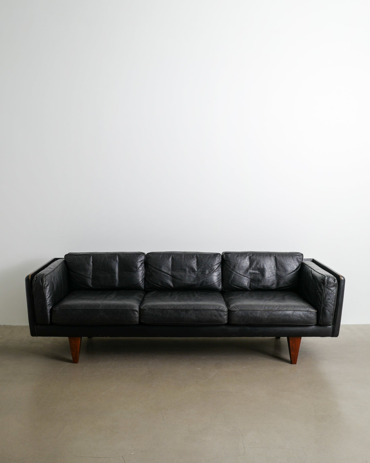 BLACK ILLUM WIKKELSØ "V11" SOFA, 1960s