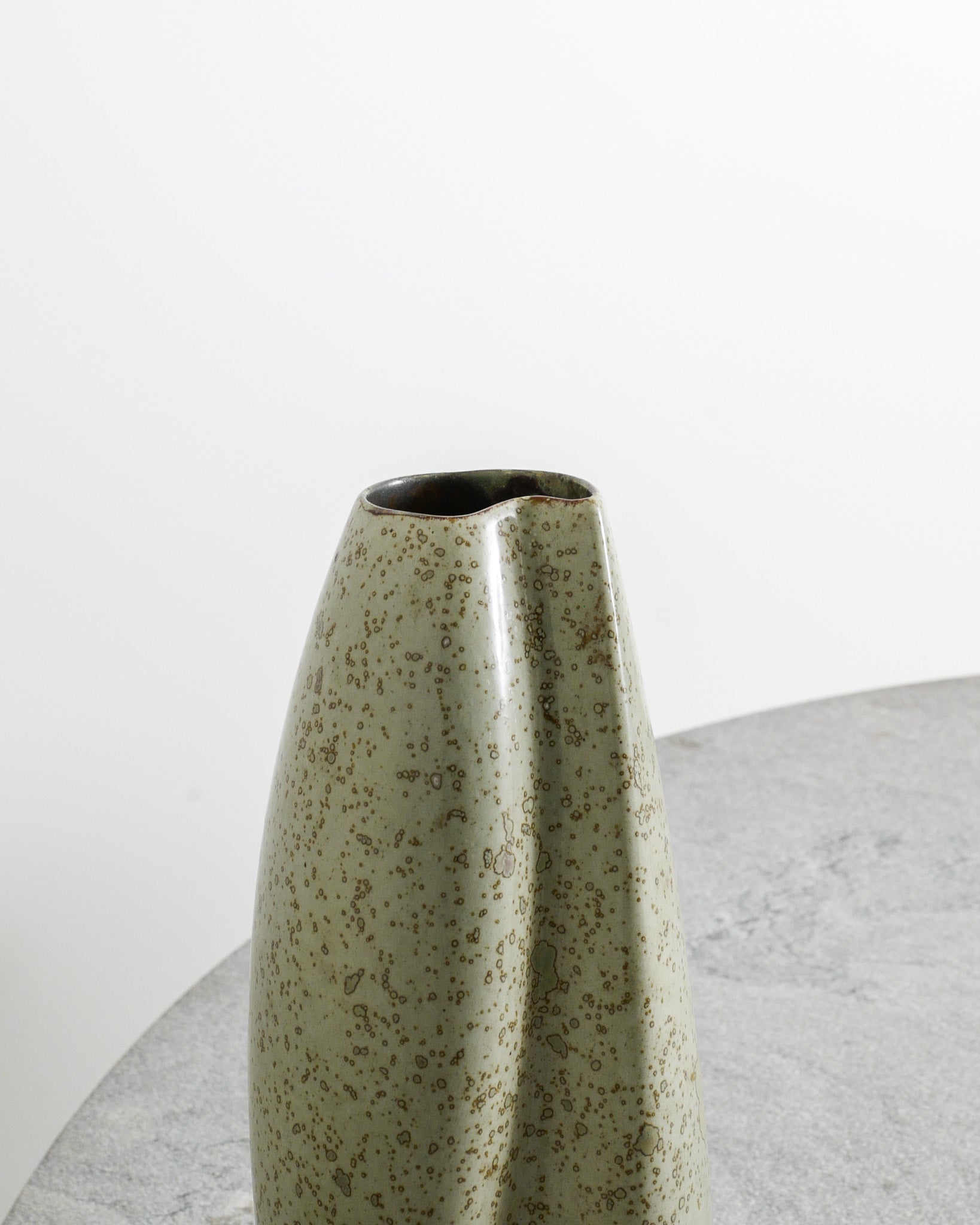 HANS HEDBERG GREEN SPRECKLED VASE, 1950s