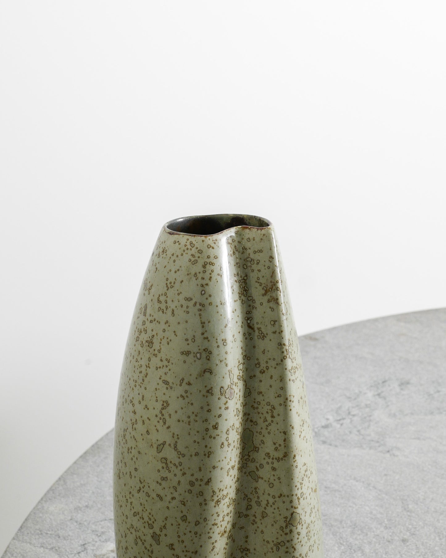 HANS HEDBERG GREEN SPRECKLED VASE, 1950s