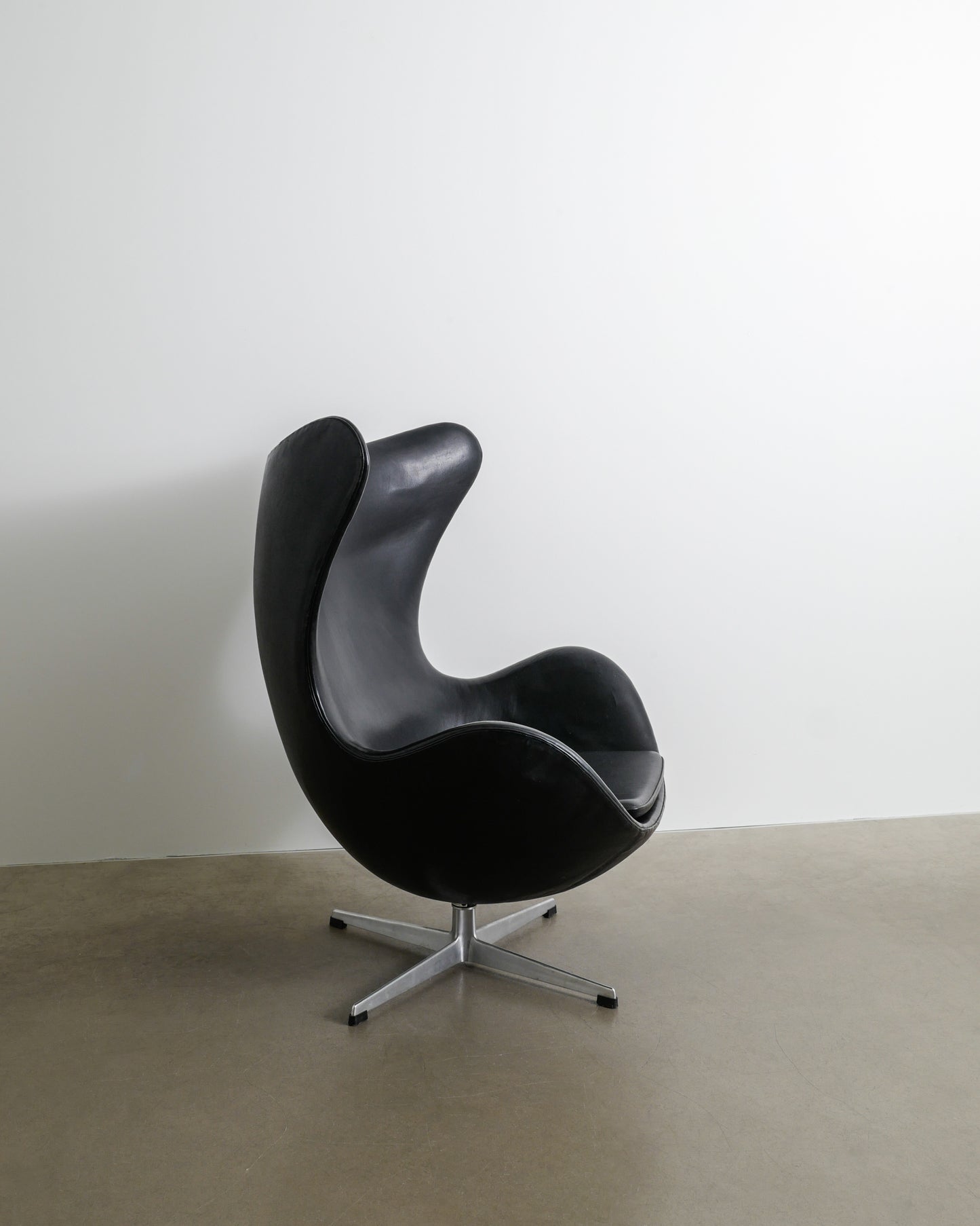 ARNE JACOBSEN BLACK "EGG CHAIR", 1960s