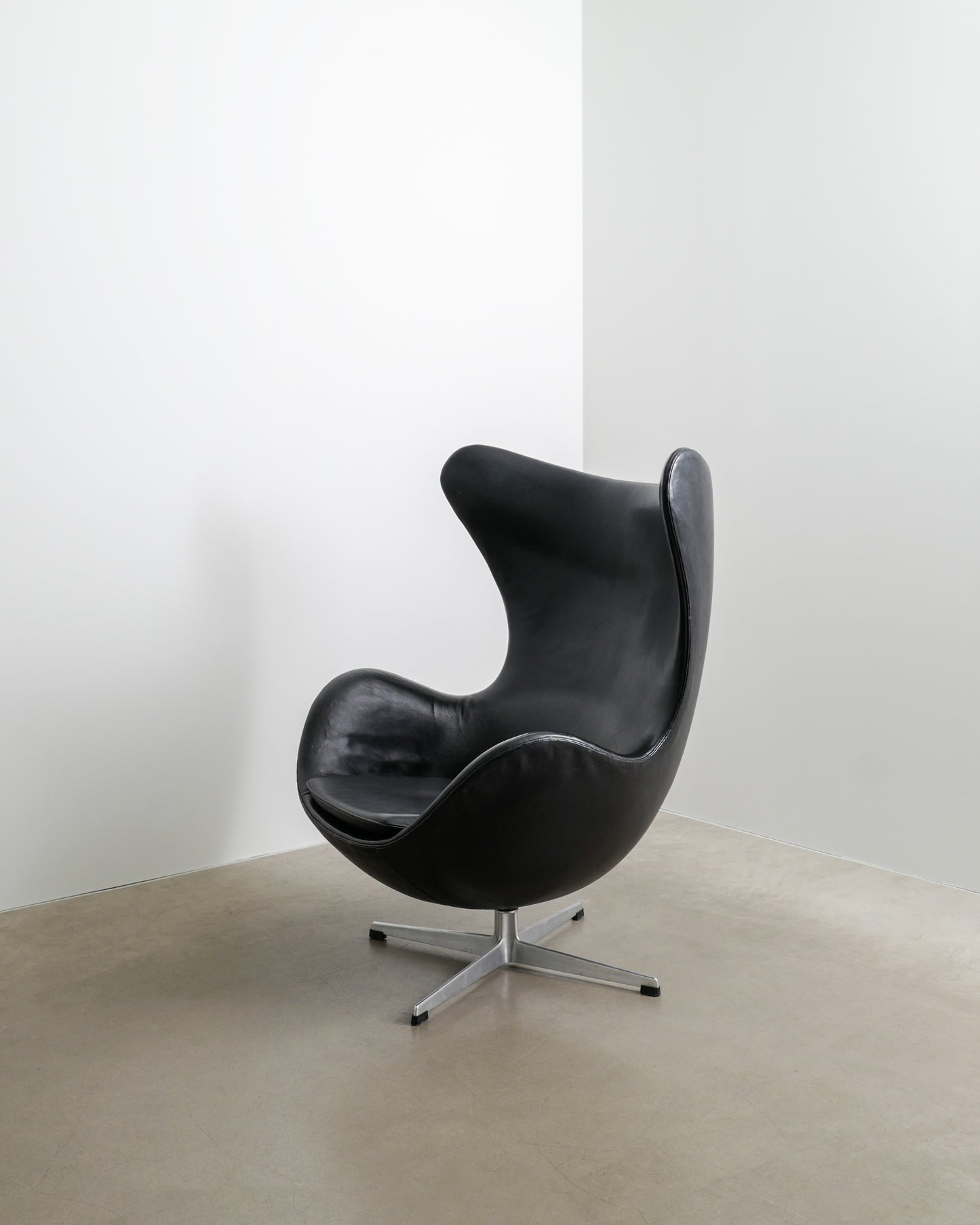 ARNE JACOBSEN BLACK "EGG CHAIR", 1960s