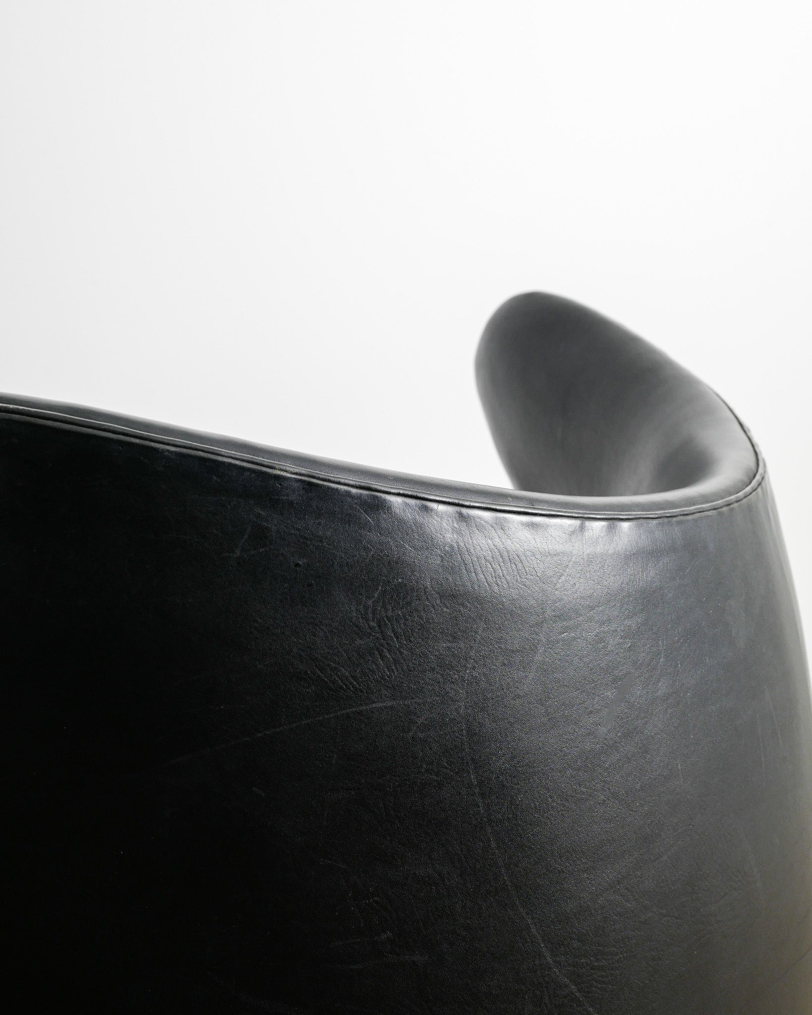 ARNE JACOBSEN BLACK 