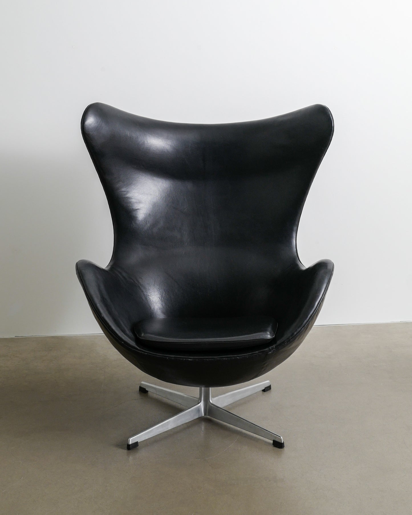 ARNE JACOBSEN BLACK "EGG CHAIR", 1960s