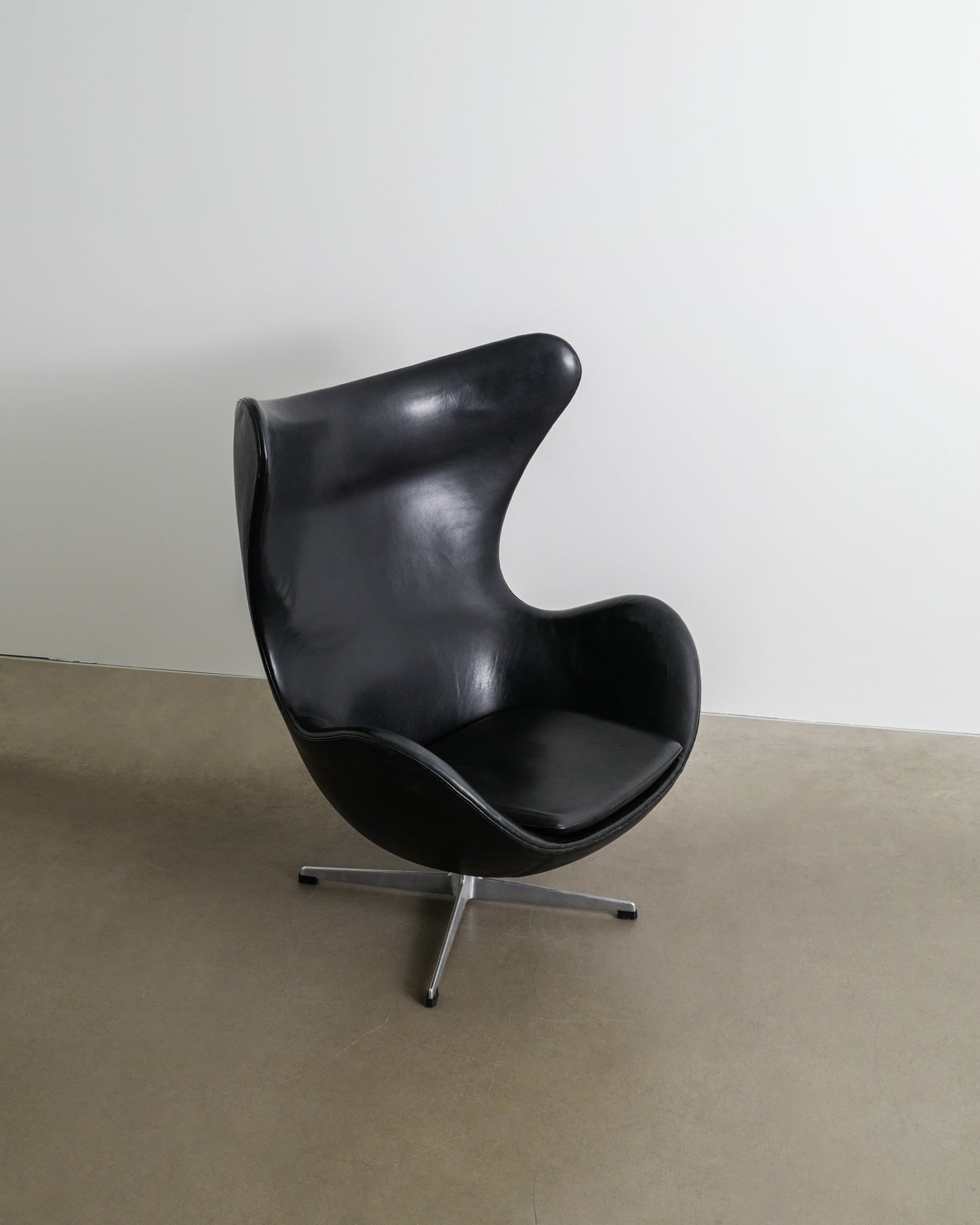 ARNE JACOBSEN BLACK "EGG CHAIR", 1960s