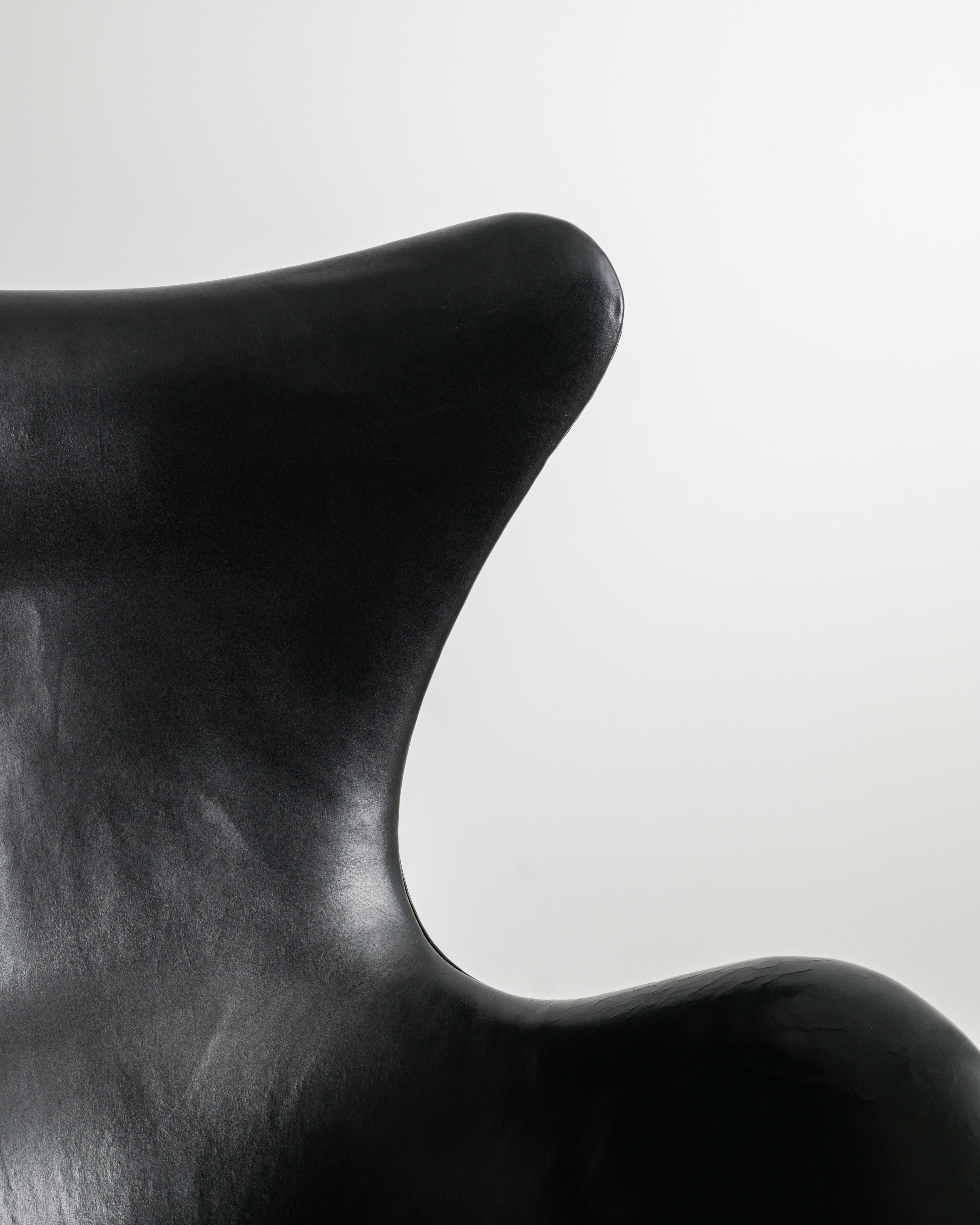 ARNE JACOBSEN BLACK 