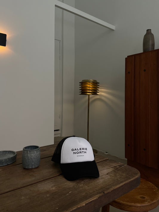 GALERIE NORTH TRUCKER HAT